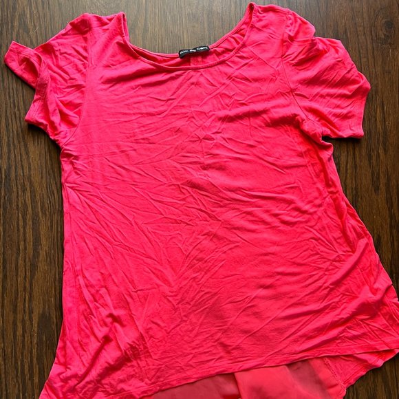 Kim & Cami 1X split sheer back short sleeve top Hi-Lo - Picture 2 of 3